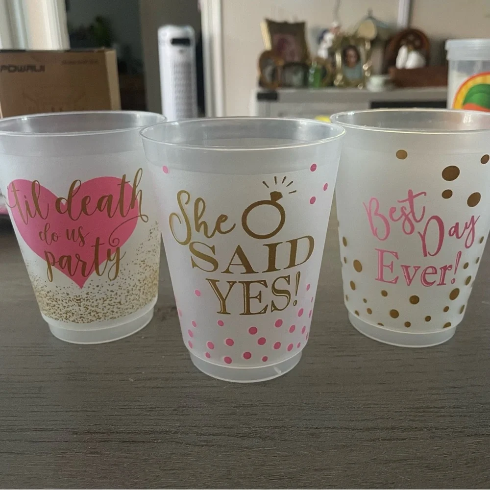 NWOT Set of 8 Gold and Pink Bachelorette Party Cups